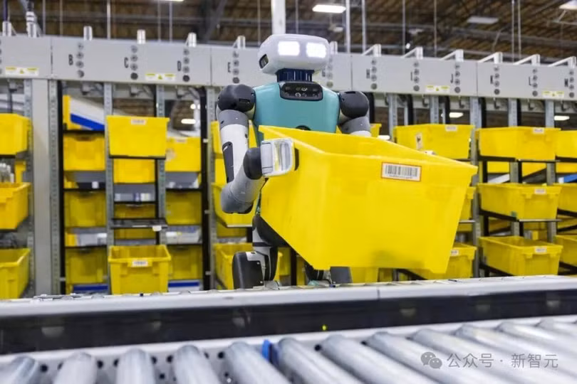 nhan vien robot.jpg