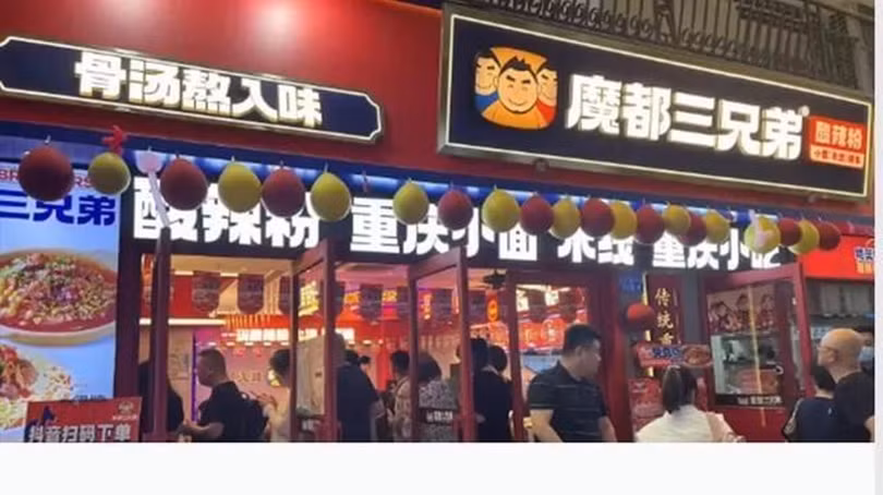 Luon dong khach.png