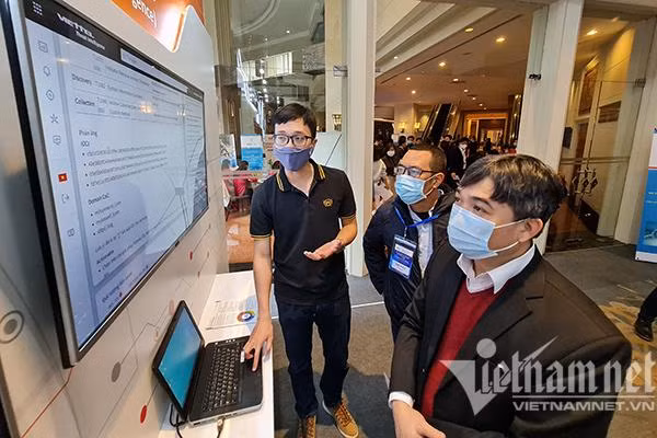 Nhiều doanh nghiệp Việt đang loay hoay trong quá trình tìm kiếm con đường riêng để chuyển đổi số. Ảnh: Trọng Đạt Nhiều doanh nghiệp Việt đang loay hoay trong quá trình tìm kiếm con đường riêng để chuyển đổi số. Ảnh: Trọng Đạt