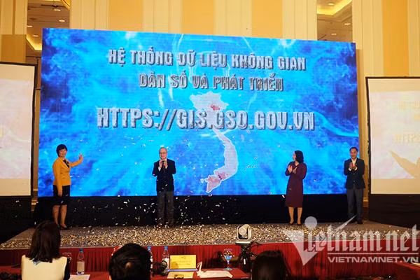 Công bố Hệ thống dữ liệu không gian dân số và phát triển. Ảnh: Trọng Đạt