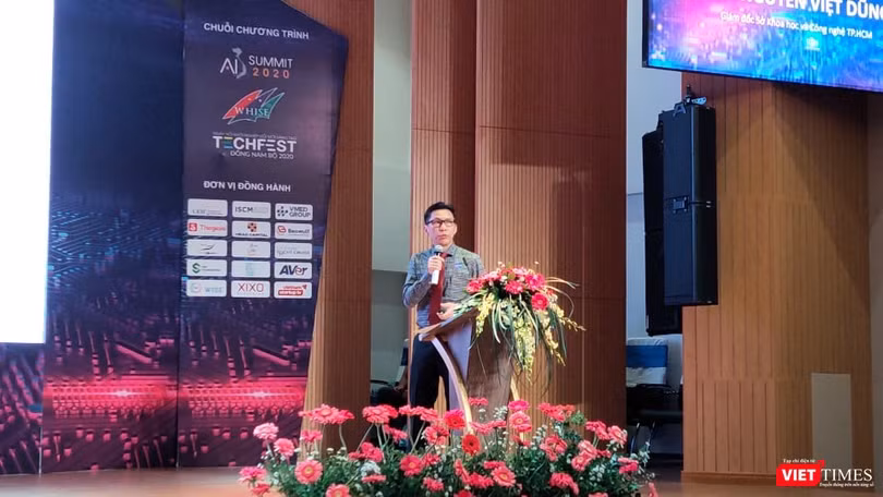 Ông Nguyễn Việt Dũng, Giám đốc Sở KH&CN TP.HCM tại phiên khai mạc sáng 24/11 (ảnh: Hòa Bình)