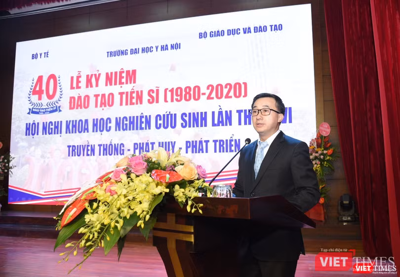 Thứ trưởng Bộ Y tế Trần Văn Thuấn chúc mừng kết quả đáng tự hào trong việc đào tạo tiến sĩ của Trường Đại học Y Hà Nội Thứ trưởng Bộ Y tế Trần Văn Thuấn chúc mừng kết quả đáng tự hào trong việc đào tạo tiến sĩ của Trường Đại học Y Hà Nội