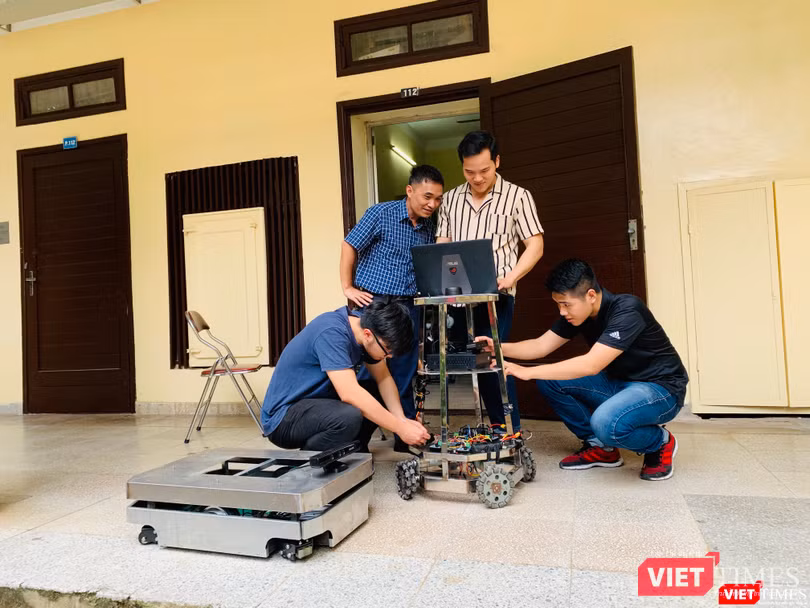 Robot vận chuyển của Viện Vật lý đã được đưa vào ứng dụng rất hiệu quả Robot vận chuyển của Viện Vật lý đã được đưa vào ứng dụng rất hiệu quả