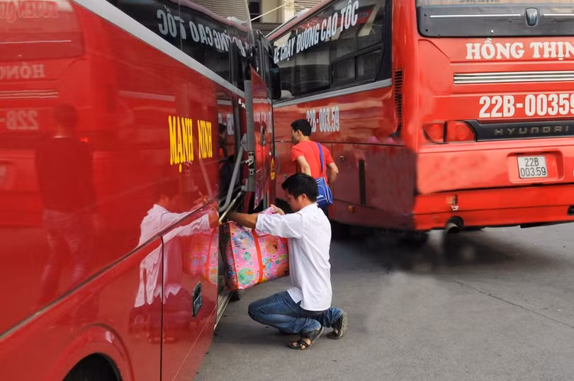 Hoạt động vận tải tại Bến xe Mỹ Đình, Hà Nội. Ảnh: Phạm Hùng Hoạt động vận tải tại Bến xe Mỹ Đình, Hà Nội. Ảnh: Phạm Hùng