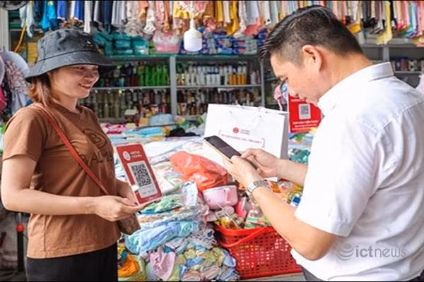 Dù là mô hình mới song "Chợ 4.0" đã nhận được sự hưởng ứng tích cực của các tiểu thương và người dân Thái Nguyên. Dù là mô hình mới song "Chợ 4.0" đã nhận được sự hưởng ứng tích cực của các tiểu thương và người dân Thái Nguyên.