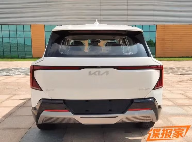 XêV5Kia04.jpg