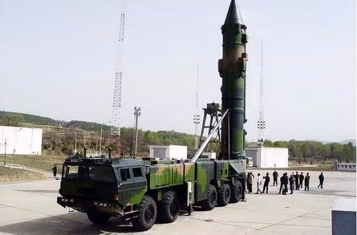 Tháng 8/2020, Trung Quốc lần đầu tiên phóng tên lửa đạn đạo tầm trung Dongfeng-21D ra Biển Đông khi diễn tập (Ảnh: Sina). Tháng 8/2020, Trung Quốc lần đầu tiên phóng tên lửa đạn đạo tầm trung Dongfeng-21D ra Biển Đông khi diễn tập (Ảnh: Sina).