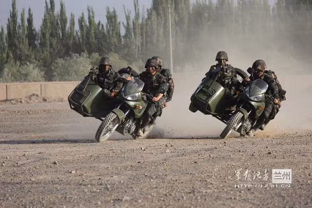 Huấn luyện kĩ năng (Ảnh: Junbaojizhe). Huấn luyện kĩ năng (Ảnh: Junbaojizhe).