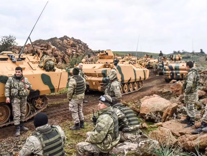 Quân đội Thổ Nhĩ Kỳ tiến vào đất Syria nhằm tiêu diệt lực lượng người Kurd và lập vùng đệm an ninh trên đất Syria.
