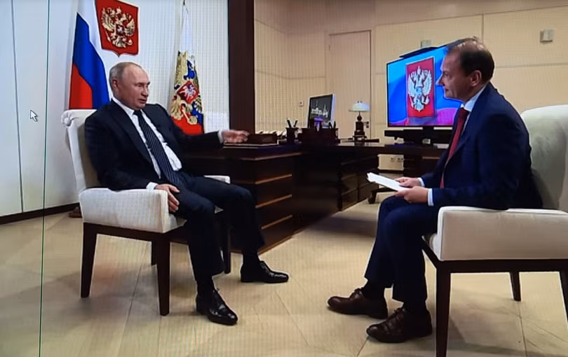 Tổng thống V.Putin trong cuộc phỏng vấn trên kênh truyền hình "Russia-1" về sự giúp đỡ của Nga giành cho Belarus (Ảnh: TASS)