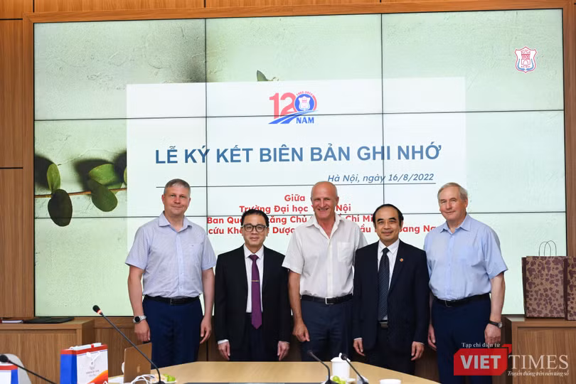 Lãnh đạo Trường Đại học Y Hà Nội và các nhà khoa học của FSBSI VILAR Liên bang Nga Lãnh đạo Trường Đại học Y Hà Nội và các nhà khoa học của FSBSI VILAR Liên bang Nga