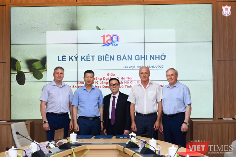 Đại diện Trường Đại học Y Hà Nội, BQL Lăng Chủ tịch Hồ Chí Minh và Viện FSBSI VILAR Liên bang Nga Đại diện Trường Đại học Y Hà Nội, BQL Lăng Chủ tịch Hồ Chí Minh và Viện FSBSI VILAR Liên bang Nga