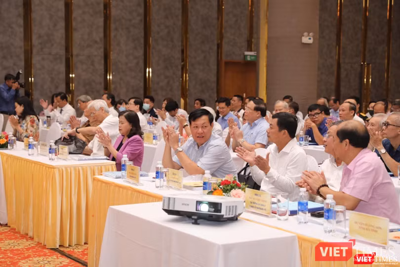 Hội thảo “Lê Hữu Trác – thân thế, sự nghiệp và tầm ảnh hưởng” thu hút gần 500 đại biểu Hội thảo “Lê Hữu Trác – thân thế, sự nghiệp và tầm ảnh hưởng” thu hút gần 500 đại biểu