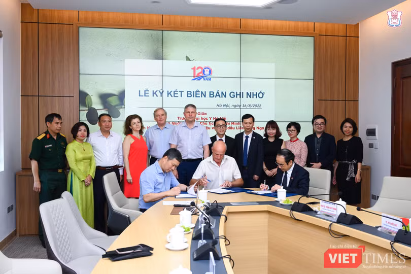 Ký kết hợp tác trong đào tạo và nghiên cứu khoa học giữa ba bên Ký kết hợp tác trong đào tạo và nghiên cứu khoa học giữa ba bên