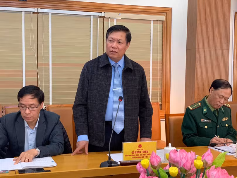 Thứ trưởng Bộ Y tế Đỗ Xuân Tuyên làm việc với Ban chỉ đạo phòng chống dịch COVID-19 của tỉnh Lào Cai Thứ trưởng Bộ Y tế Đỗ Xuân Tuyên làm việc với Ban chỉ đạo phòng chống dịch COVID-19 của tỉnh Lào Cai