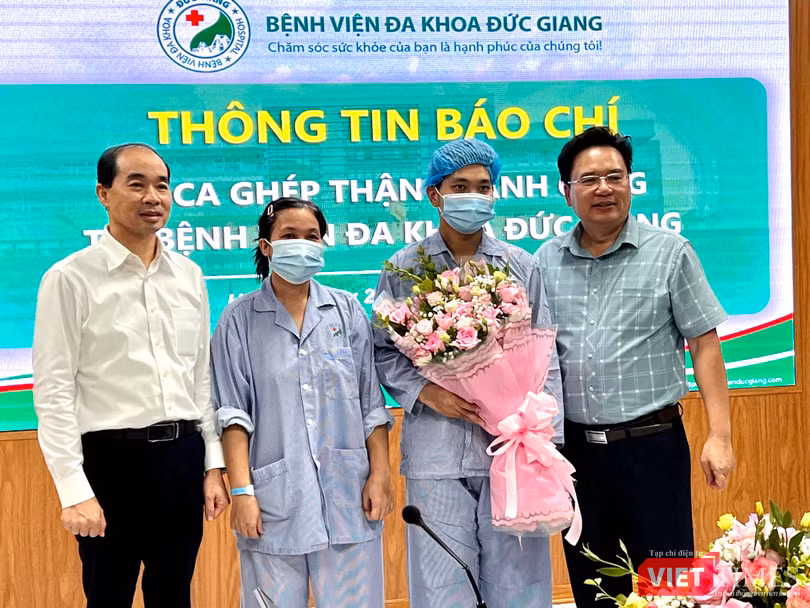 VT_2 mẹ con.JPG