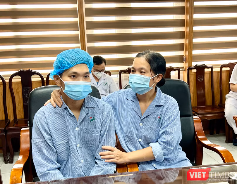 VT_ 2mẹ con.JPG