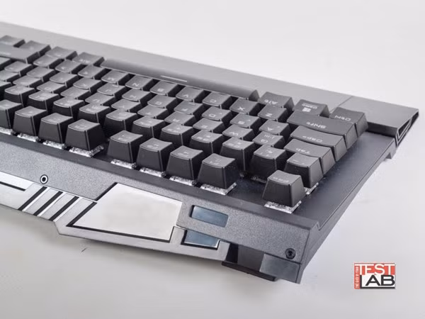 Thao tác tinh chỉnh bàn phím được thực hiện ngay trên các phím. Thao tác tinh chỉnh bàn phím được thực hiện ngay trên các phím.