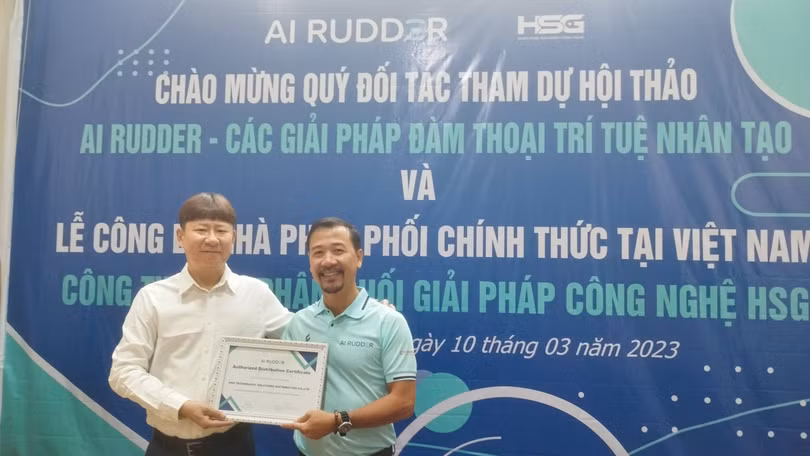 Đại diện AI Rudder trao giấy chứng nhận nhà phân phối chính thức tại Việt Nam cho công ty công nghệ HSG Đại diện AI Rudder trao giấy chứng nhận nhà phân phối chính thức tại Việt Nam cho công ty công nghệ HSG