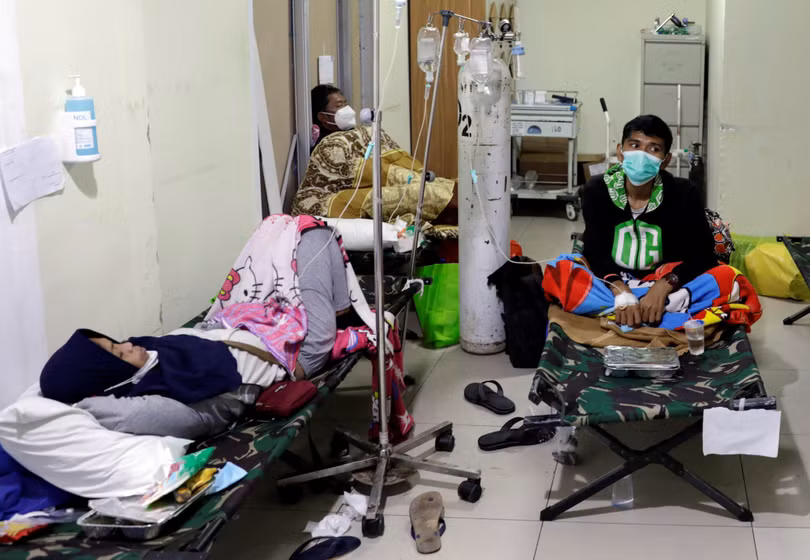 Tình cảnh phổ biến tại các bệnh viện ở Indonesia hiện nay (Ảnh: CNA). Tình cảnh phổ biến tại các bệnh viện ở Indonesia hiện nay (Ảnh: CNA).