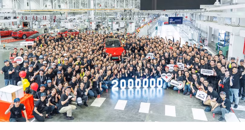 Tài khoản Twitter của Tesla Asia cho biết, nhà máy sản xuất xe điện Gigafactory Thượng Hải chế tạo chiếc ô tô thứ 2 triệu. Ảnh Tesla Asia