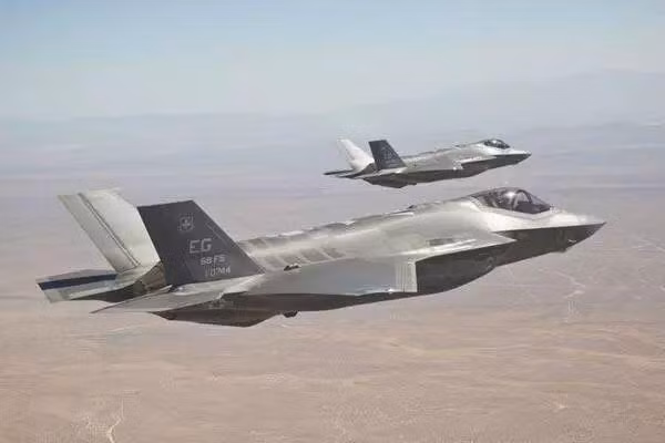 F-35 là loại máy bay chiến đấu hiện đại nhất của Mỹ hiện nay (Ảnh: Sina). F-35 là loại máy bay chiến đấu hiện đại nhất của Mỹ hiện nay (Ảnh: Sina).