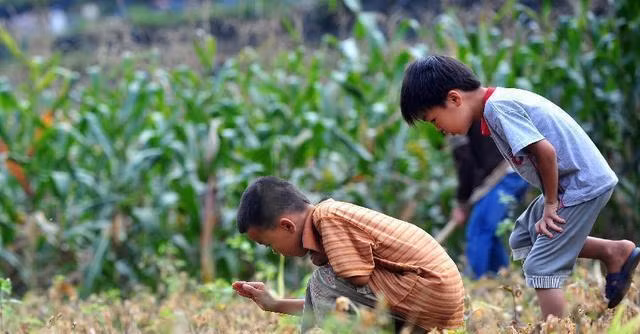 Trẻ em ở nông thôn Trung Quốc chịu thiệt thòi hơn trẻ em ở thành thị.
