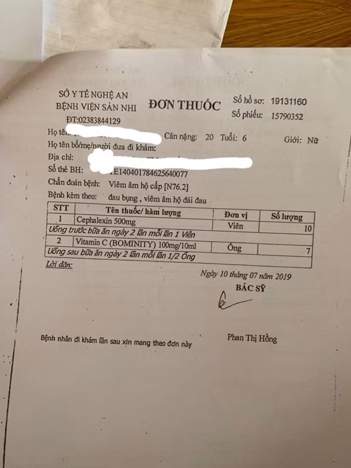 Đơn thuốc của Bệnh viện Sản Nhi Nghệ An chẩn đoán cháu bé bị viêm âm hộ cấp