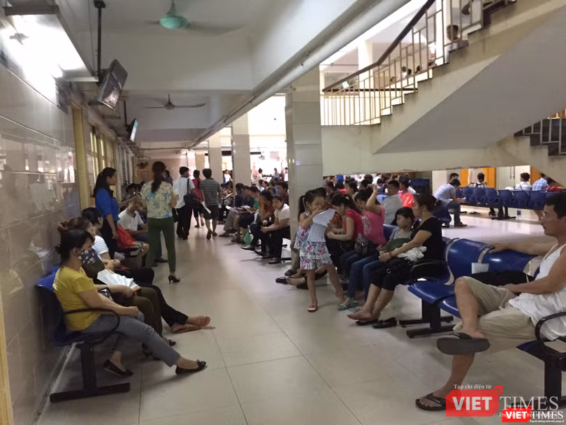 Bệnh nhân đến BV Bạch Mai tăng cao, trong khi trang thiết bị thiếu trầm trọng Bệnh nhân đến BV Bạch Mai tăng cao, trong khi trang thiết bị thiếu trầm trọng