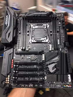 Ép xung CPU Intel Core i9-7900X lên mức khủng khiếp… 6,01 GHz ảnh 2 Ép xung CPU Intel Core i9-7900X lên mức khủng khiếp… 6,01 GHz ảnh 2