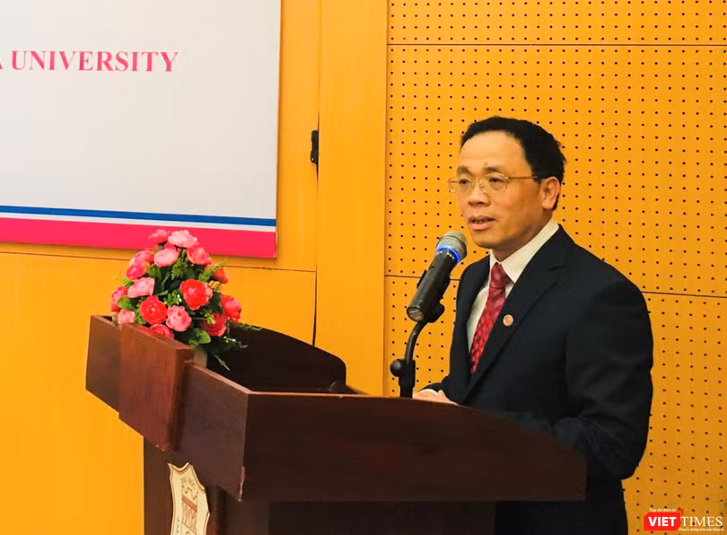 GS. Tạ Thành Văn - Hiệu trưởng Trường Đại học Y Hà Nội phát biểu tại buổi lễ