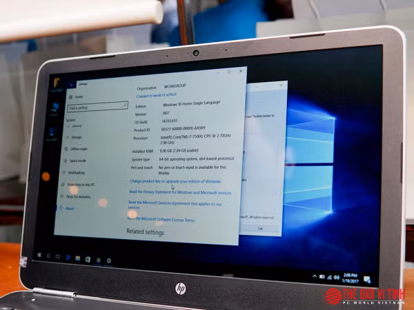 HPPavilion 15 - au636TX trang bị bộ xử lý Intel Core i7-7500U, đồ họa rời GeForce 940MX, màn hình 15,6 inch 1366x768 pixel, RAM 8GB, ổ cứng 1TB.