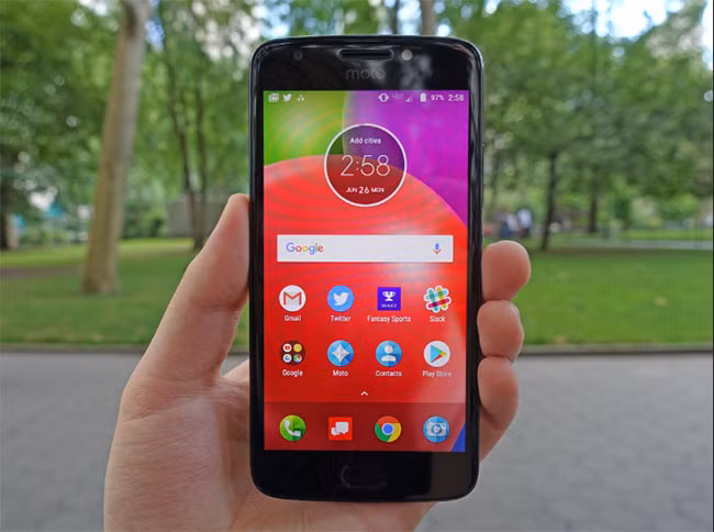 9 smartphone 2017 “vừa túi tiền” của bạn ảnh 3