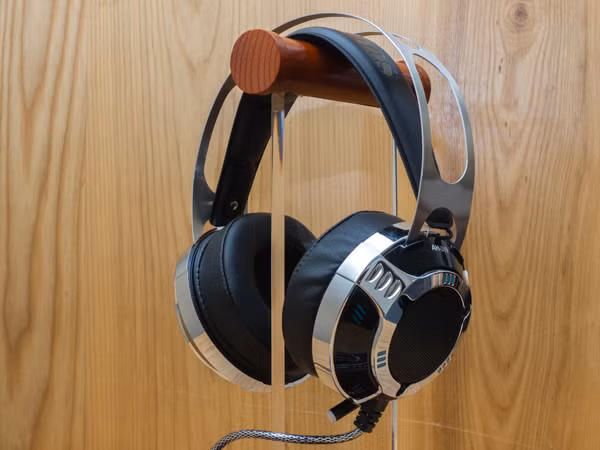 Soundmax AH-319.