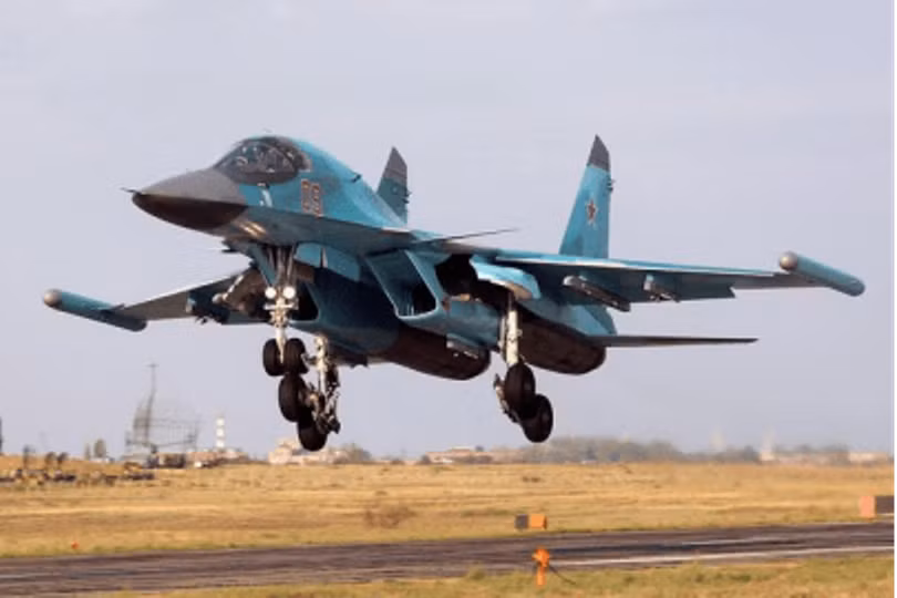 Hệ thống tác chiến điện tử Khibiny ở đầu cánh máy bay Su-34 (Ảnh: Sohu). Hệ thống tác chiến điện tử Khibiny ở đầu cánh máy bay Su-34 (Ảnh: Sohu).