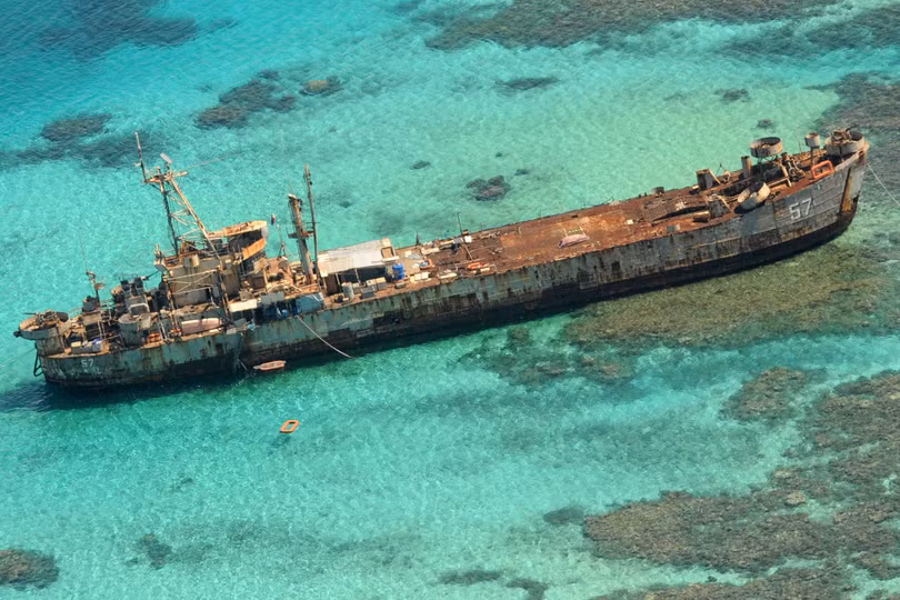 Chiếc BRP Sierra Madre của Philippines mắc cạn trên bãi Vũng Mây (Ảnh: Sunnews). Chiếc BRP Sierra Madre của Philippines mắc cạn trên bãi Vũng Mây (Ảnh: Sunnews).