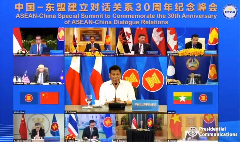 Tổng thống Philippines phát biểu, công khai bày tỏ bất bình trước hành động của tàu Hải Cảnh Trung Quốc hôm 16/11 (Ảnh:Nationalwizz) Tổng thống Philippines phát biểu, công khai bày tỏ bất bình trước hành động của tàu Hải Cảnh Trung Quốc hôm 16/11 (Ảnh:Nationalwizz)