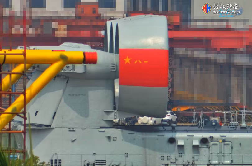 tàu đổ bộ đệm khí Trung Quốc 02.jpg