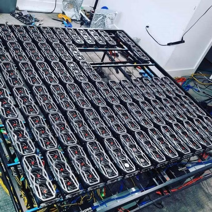 Dàn máy đào tiền ảo với 78 card đồ họa RTX 3080 của Byrne. Dàn máy đào tiền ảo với 78 card đồ họa RTX 3080 của Byrne.
