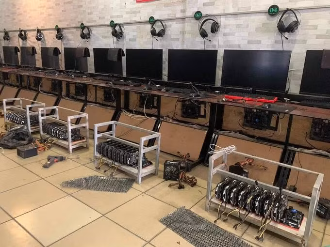 Máy chơi game được chuyển thành máy đào tiền ảo. Máy chơi game được chuyển thành máy đào tiền ảo.
