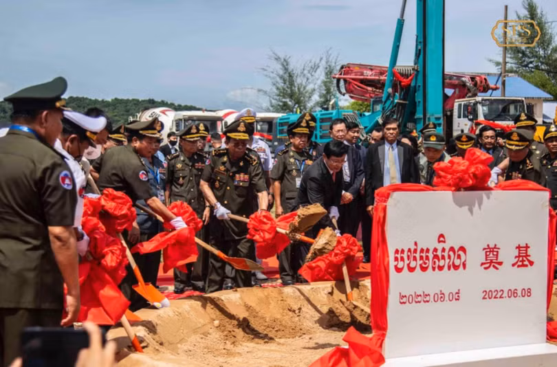 Các quan chức Trung Quốc và Campuchia tiến hành động thổ xây dựng Căn cứ Ream (Ảnh: Guancha).