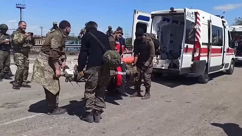 Nga bàn giao thi thể những chiến binh tử trận ở Nhà máy thép Azostal cho Ukraine.