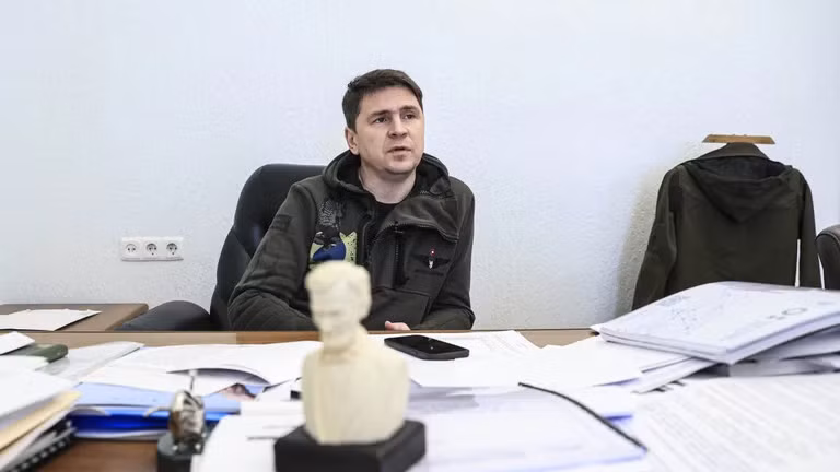 Ông Mikhail Podoljak, Cố vấn của Tổng thống Ukraine Zelensky (Ảnh: QQ). Ông Mikhail Podoljak, Cố vấn của Tổng thống Ukraine Zelensky (Ảnh: QQ).