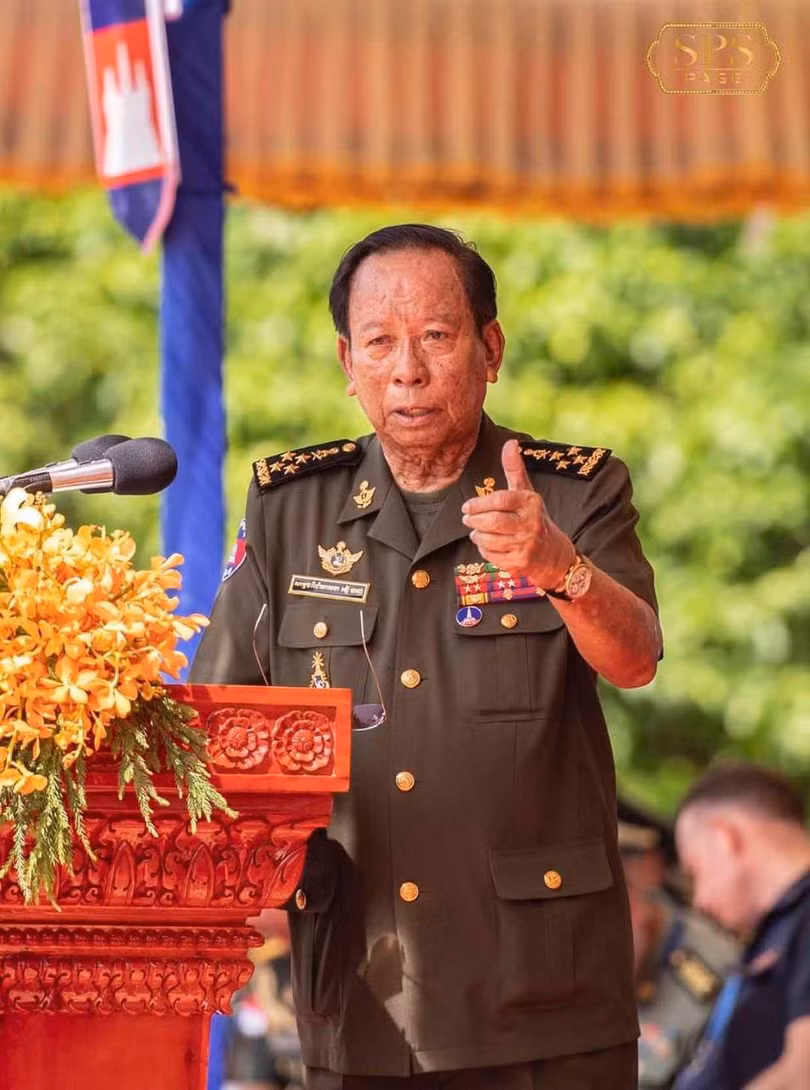 Phó Thủ tướng kiêm Bộ trưởng Quốc phòng Campuchia Tea Banh phát biểu.