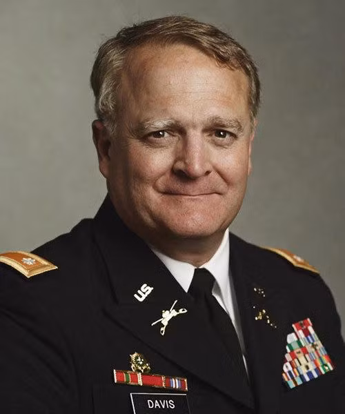 Ông Daniel Davis, nghiên cứu viên cấp cao tại Defense Priorities khi còn ở trong quân ngũ (Ảnh: Wiki).