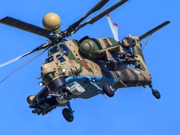 Được trang bị tên lửa 305, trực thăng Mi-28NM là nỗi khiếp đảm của xe thiết giáp và các kho tàng Ukraine (Ảnh: Sohu).