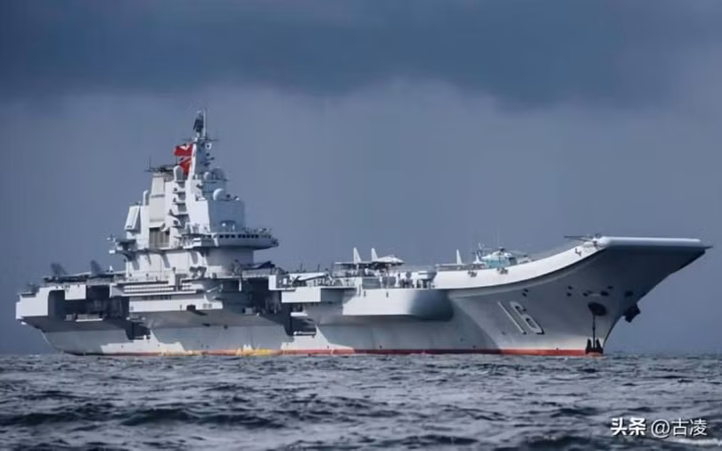 Liêu Ninh, tàu sân bay đầu tiên của Trung Quốc được hoán cải từ tàu Varyag của Ukraine. Ảnh: Toutiao.