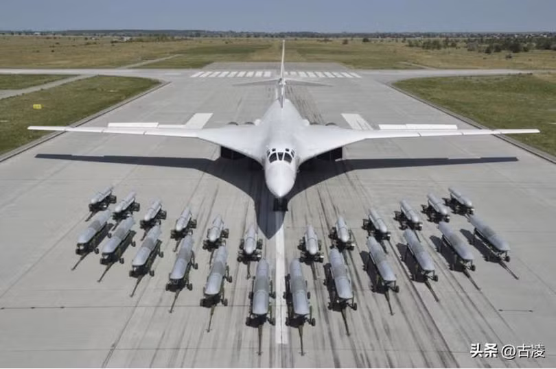 Tu-160 va vu khi.jpeg