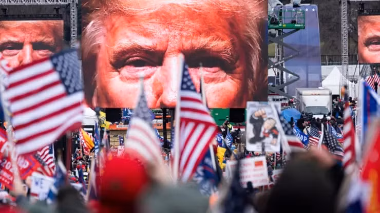 Tổng thống Donald Trump trong phát biểu truyền hình trước những người ủng hộ từ Ellipse tại Nhà Trắng ở Washington, ngày 6/1/2021. Bill Clark/CQ-Roll Call, Inc./Getty Images