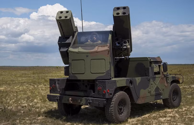 Tổ hợp tên lửa phòng không tầm ngắn AN/TWQ-1 Avenger trong gói viện trợ quân sự cho Ukraine. Ảnh Military.com Tổ hợp tên lửa phòng không tầm ngắn AN/TWQ-1 Avenger trong gói viện trợ quân sự cho Ukraine. Ảnh Military.com